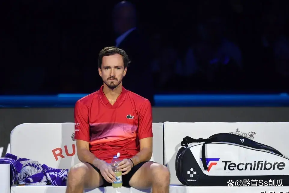 ATP总决赛险胜法网，梅德韦杰夫高光表现