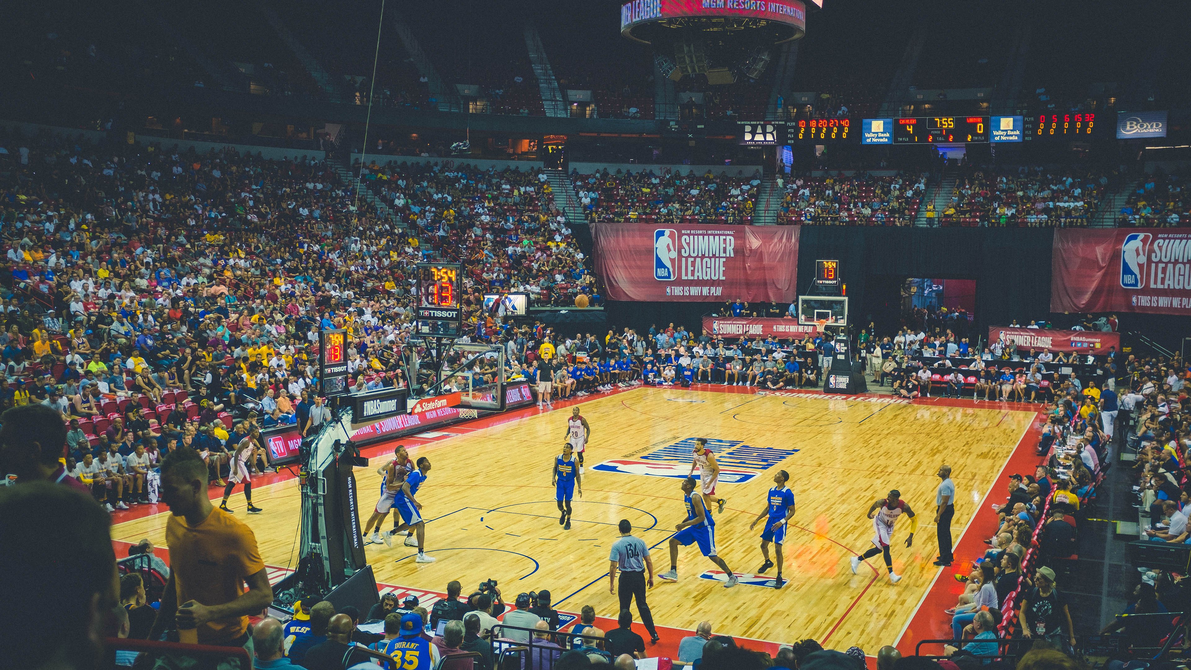 爱游戏大厅-伦纳德东决封神接管比赛，广东队提前终结悬念映照勇士困局