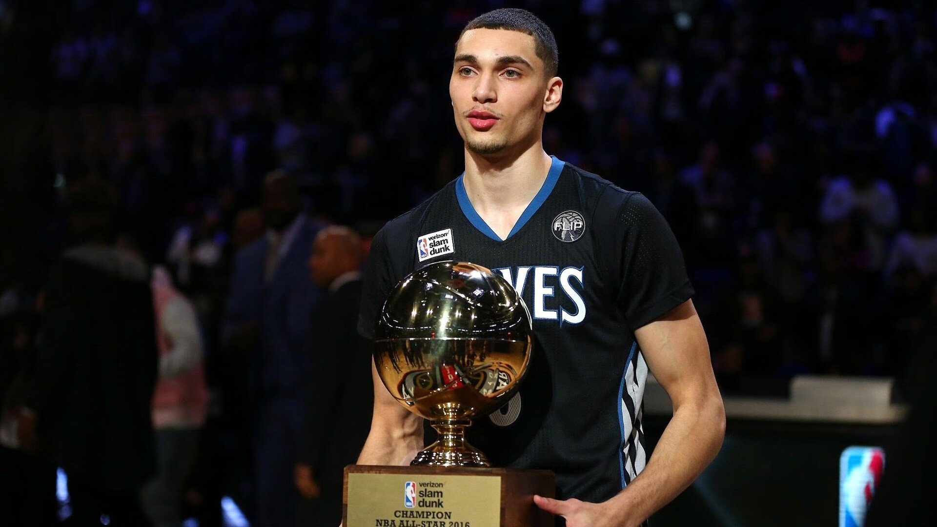 爱游戏官方-硬仗之王，尼克斯血战老鹰，字母哥季后赛接管模式全解析